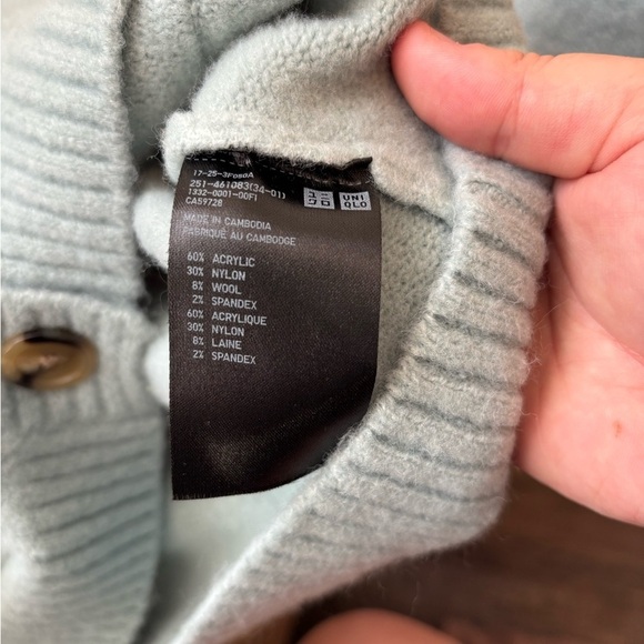 Uniqlo Women's Cardigan in Soft Blue - Picture 5 of 6